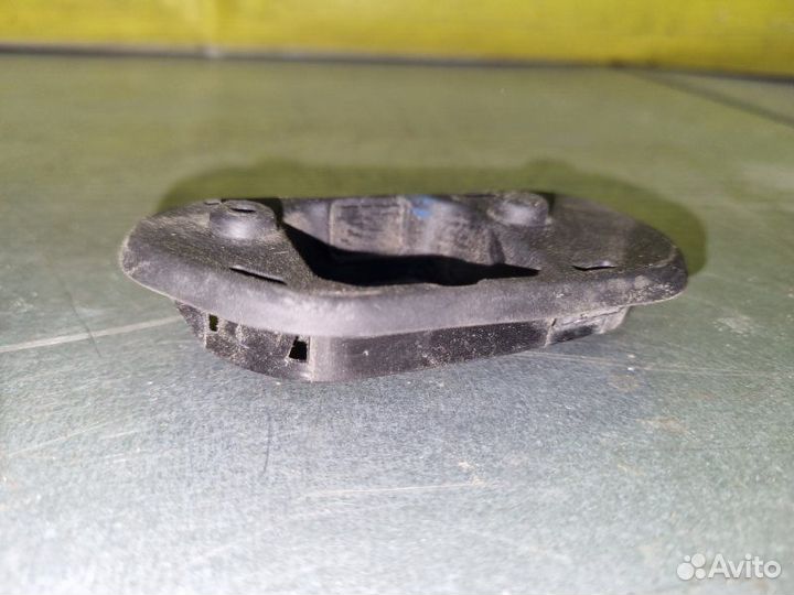 Кожух ограничителя двери задний правый Ford Focus