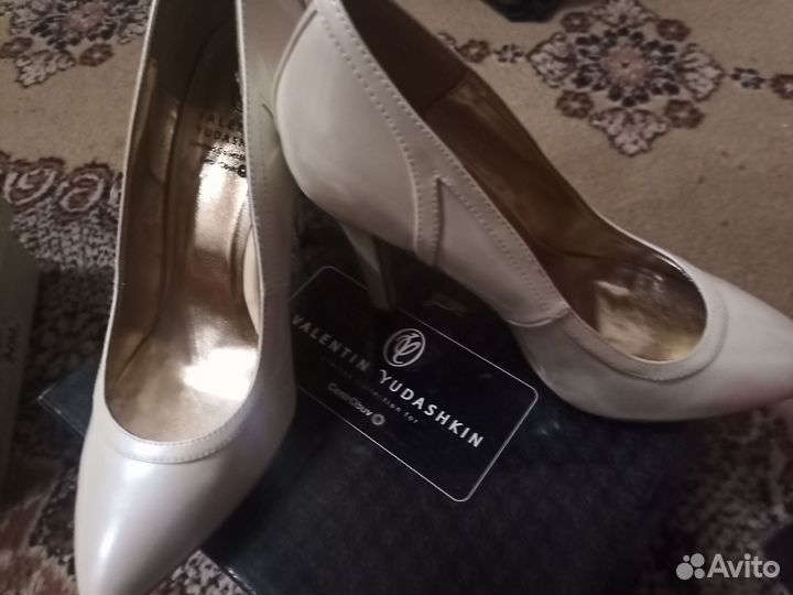 Туфли женские 38 размер новые, цвет беж