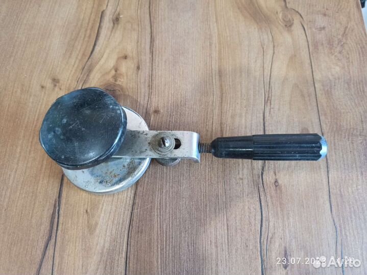 Ключ для банок, Закаточная машинка