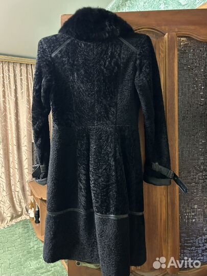 Пальто женское с меховым воротником