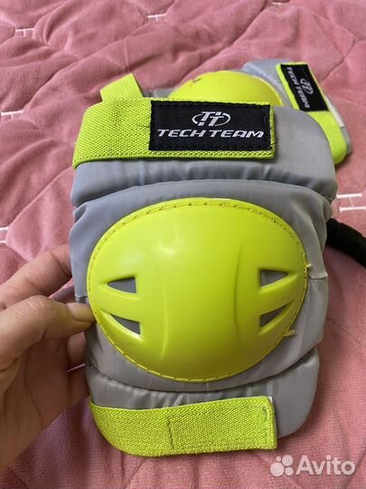 Шлем с наколенниками для активного спорта