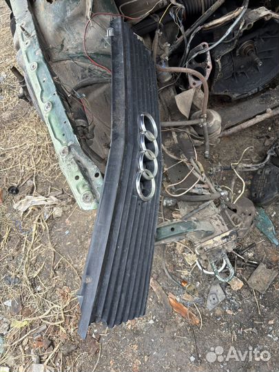 Решетка радиатора audi 100 c3