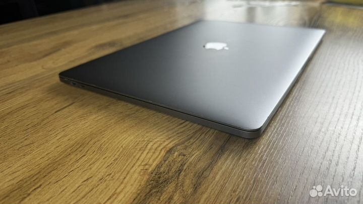 MacBook Pro 15 2017 i7 3.1 топовый