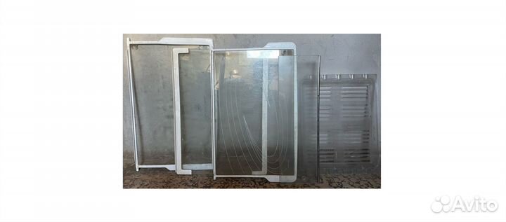 Стеклянные полки, балконы с ящиками и ручками для