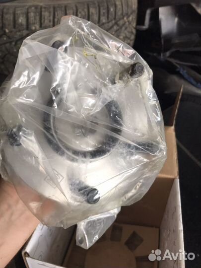 Ступица задняя MR589520 Mitsubishi Galant