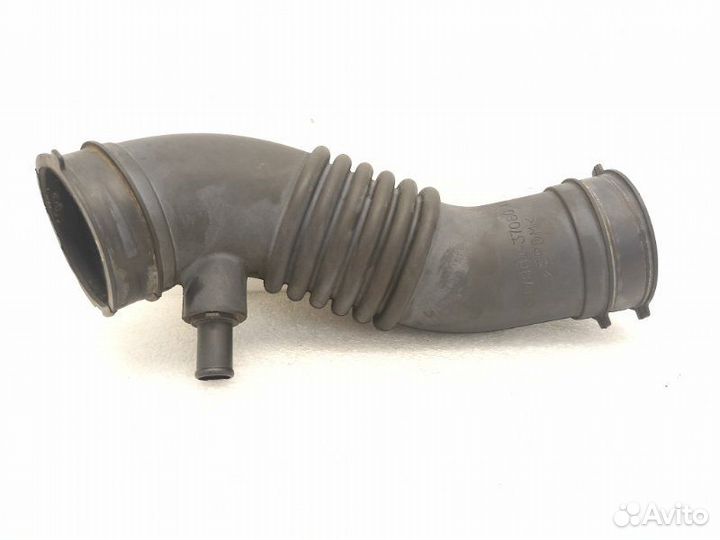 Патрубок воздушного фильтра Toyota Noah ZRR70 2.0