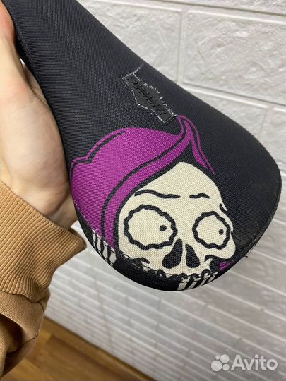 Седло Sanday creepy sweeper