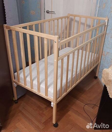 Детская кроватка с матрасом