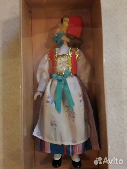 Фарфоровые куклы В народных костюмах