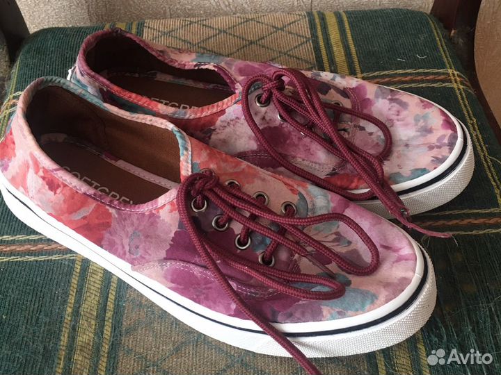 Кеды и слипоны женские