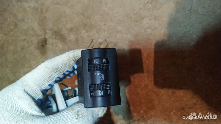 Кнопка подогрева сиденья Skoda octavia tour