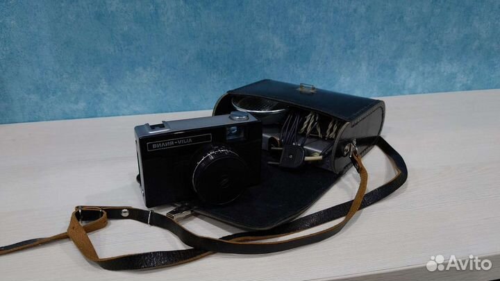 Пленочный фотоаппарат Вилия и вспышка Чайка