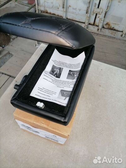 Подлокотник на Рено Логан 2 на ножке