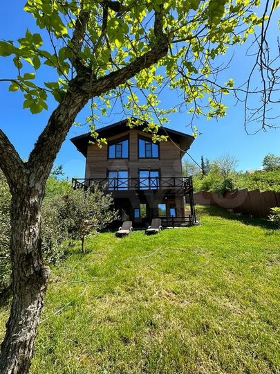 Дом 288 м² на участке 5,5 сот.