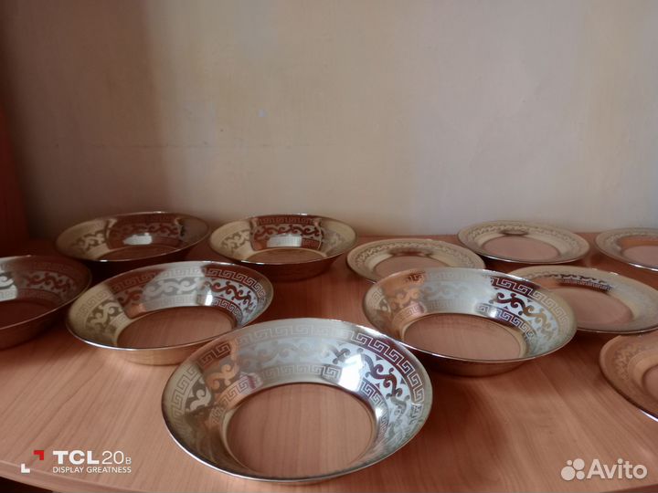 Тарелки суповые и блюдца