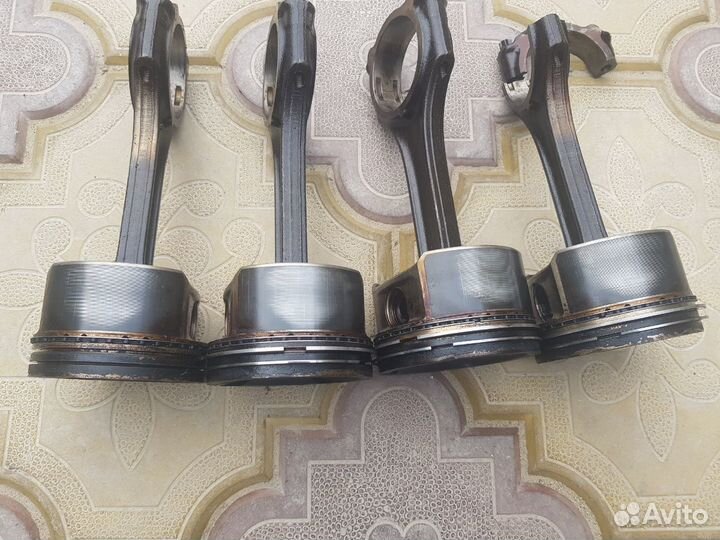 Поршень с шатуном на Mercedes W203