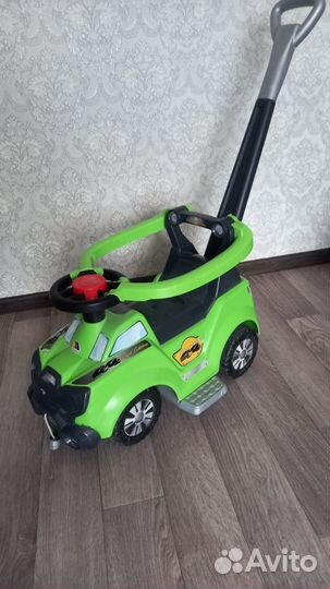 Машина каталка с ручкой