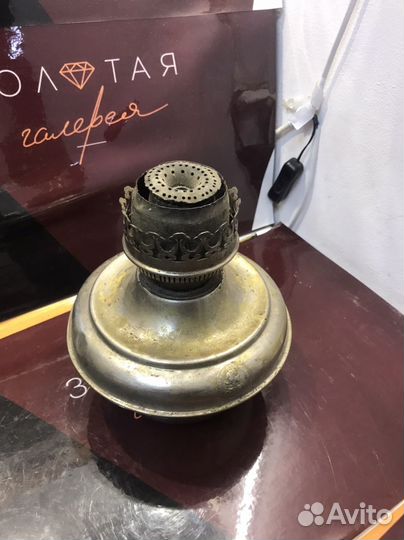 Старинная керосиновая лампа