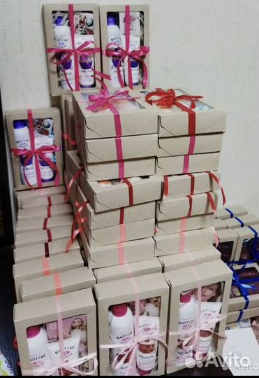 Наборы для подарка, боксы Avon, Faberlic