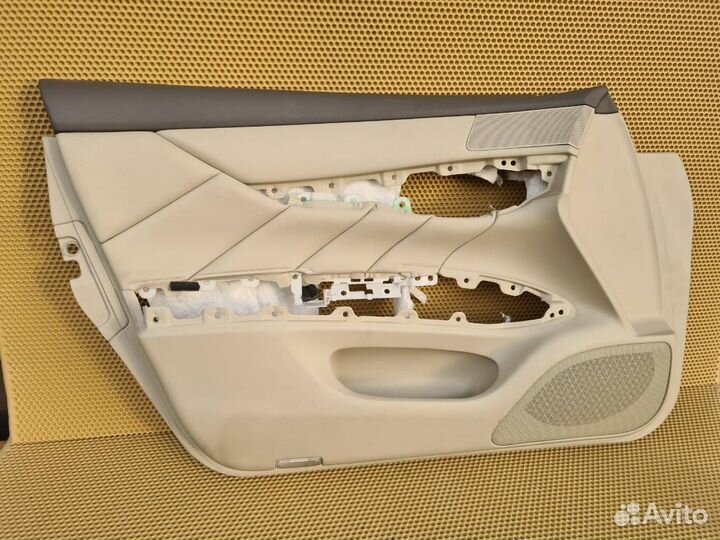 Обшивка двери передняя левая Infiniti M25 M37 Q70