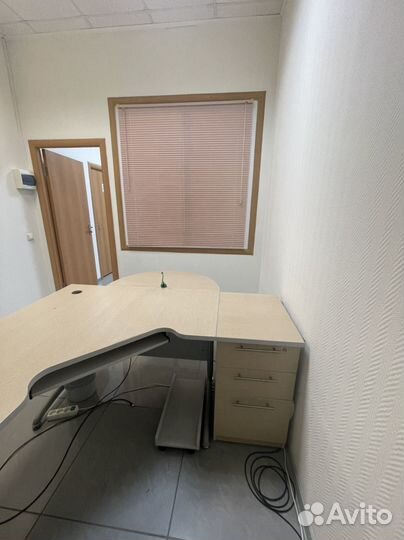 Стол офисный угловой с тумбой