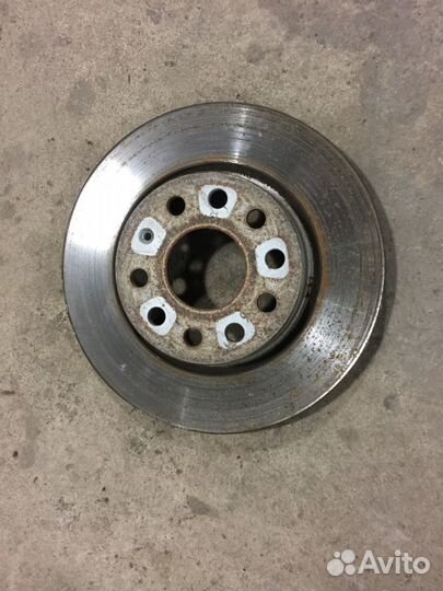 Диск тормозной передний левый Шкода Йети