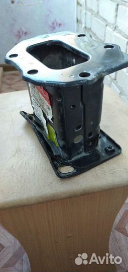 Кронштейн усилителя переднего бампера, левый