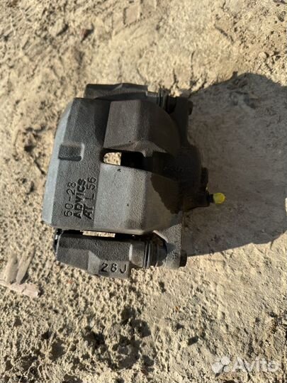 Передние тормозные суппорта Toyota camry vx70