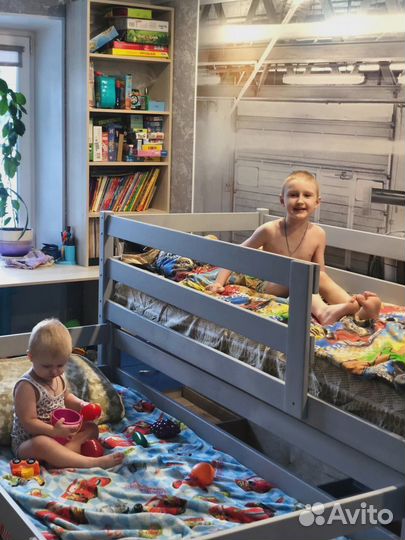 Двухъярусная кровать