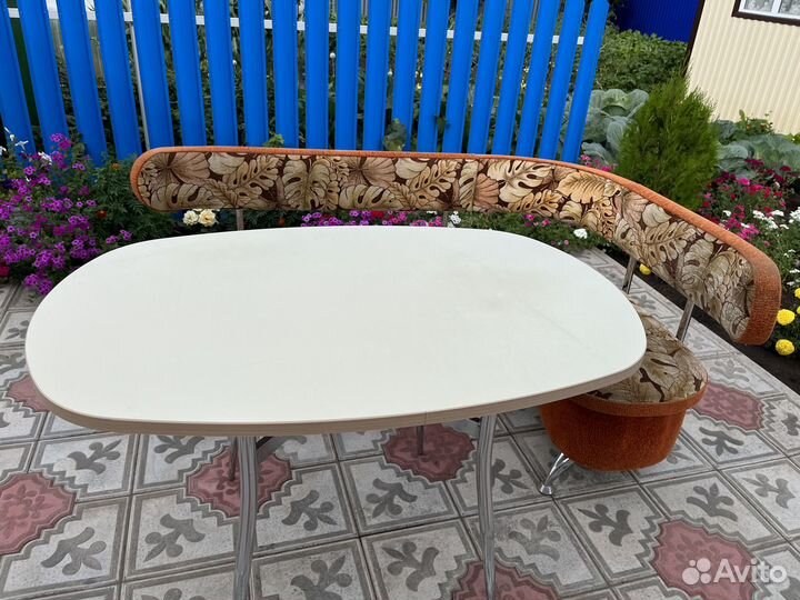 Стол кухонный овальный