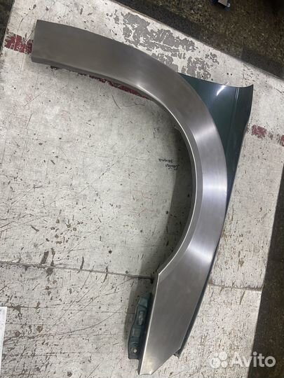 Toyota Avensis арки передних крыльев левый