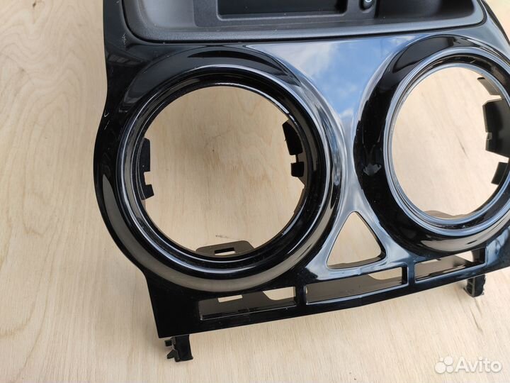 Накладка центральной консоли на Opel Corsa D