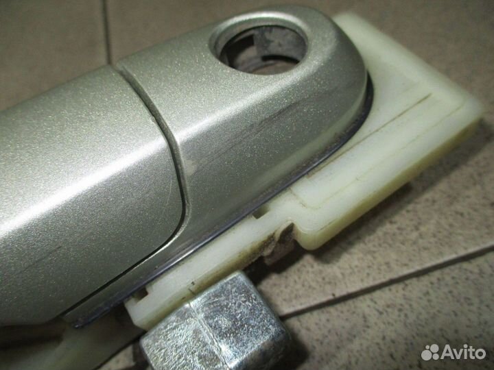 Ручка двери передней правая Hyundai Tucson 1 (JM)