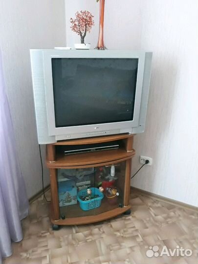 Телевизор с тумбой