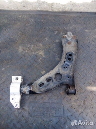 Рычаг подвески передний правый Volkswagen Golf