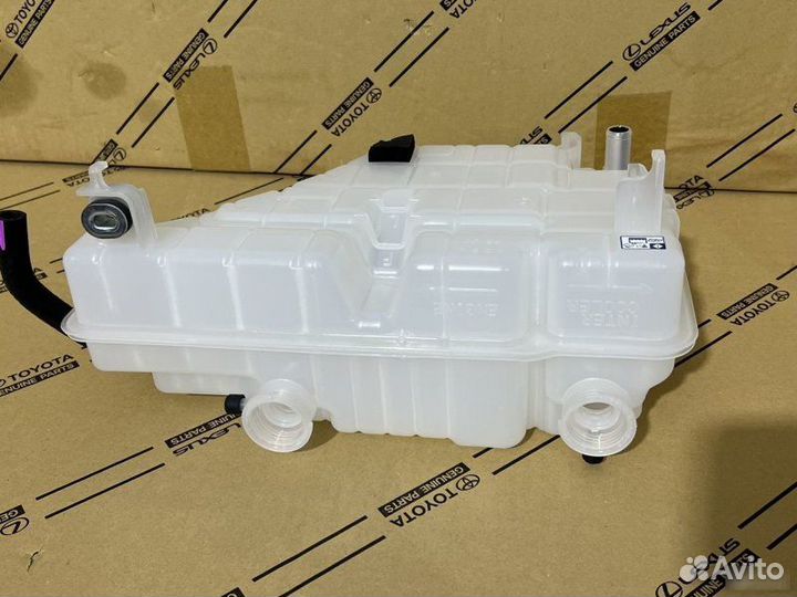 Расширительный бачок Toyota Land Cruiser 300