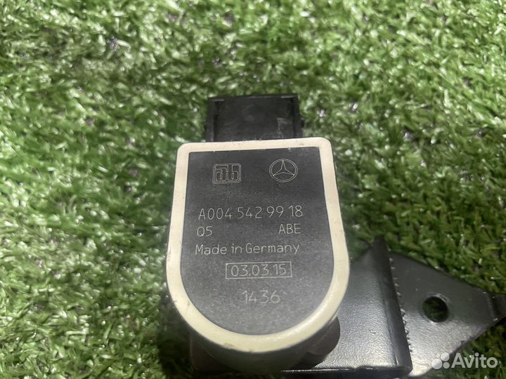 Датчик положения кузова на Мерседес