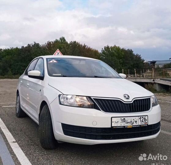 Инструктор по вождению автоинструктор