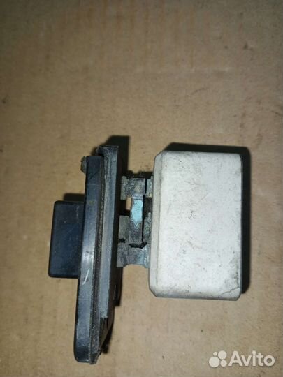 Резистор отопителя Toyota Hiace 1996г