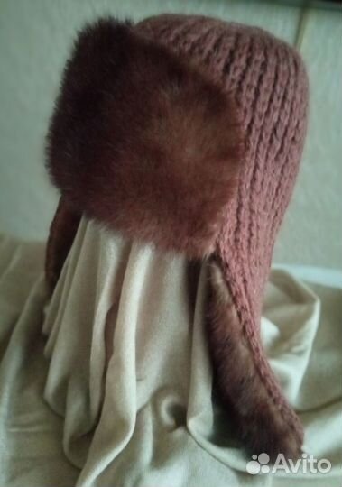 Шапка вязаная с норкой