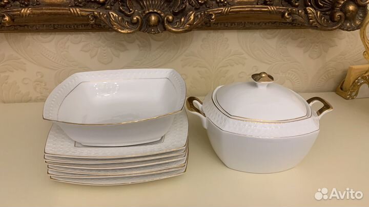 Набор столовой посуды с супницей