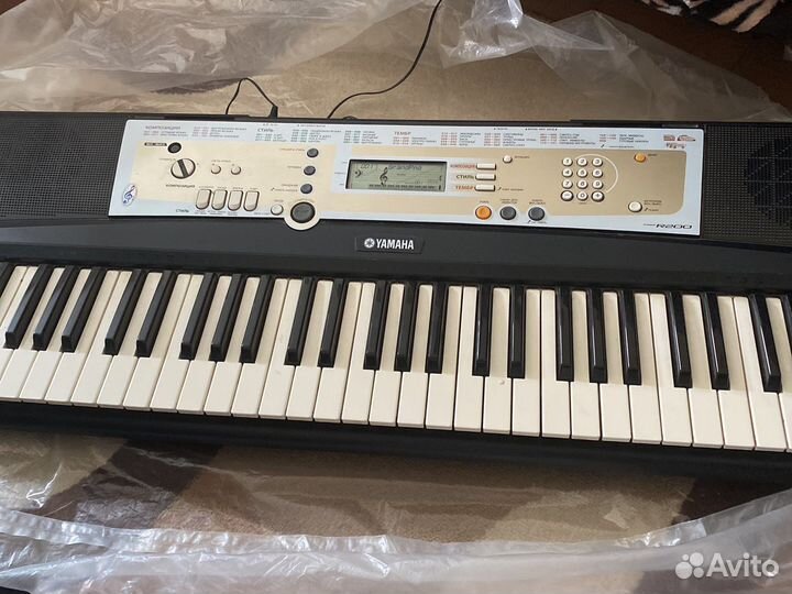 Синтезатор yamaha psr r200