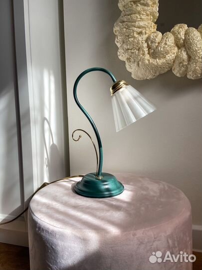 Итальянская металлическая настольная лампа