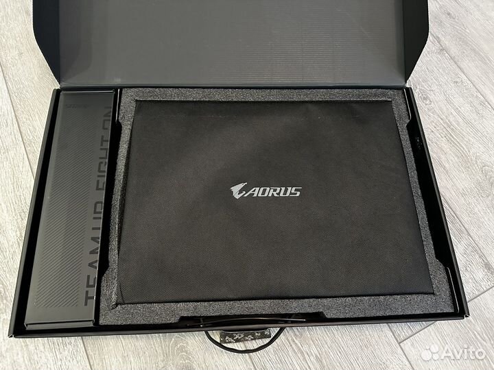 Ноутбук Aorus 17 RTX4070 i7-13700H