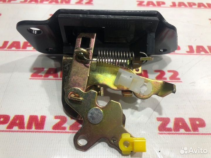 Замок двери багажника Mitsubishi