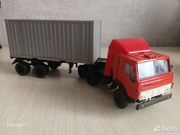 Модель 1/43 Камаз-5410 с контейнеровозом К-9385