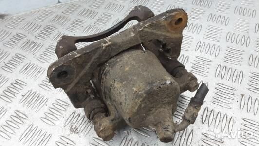 Суппорт тормозной передний левый toyota RAV 4 ZCA2
