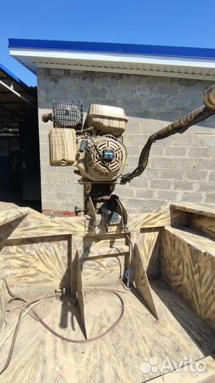 Лодка болотоход с мотором