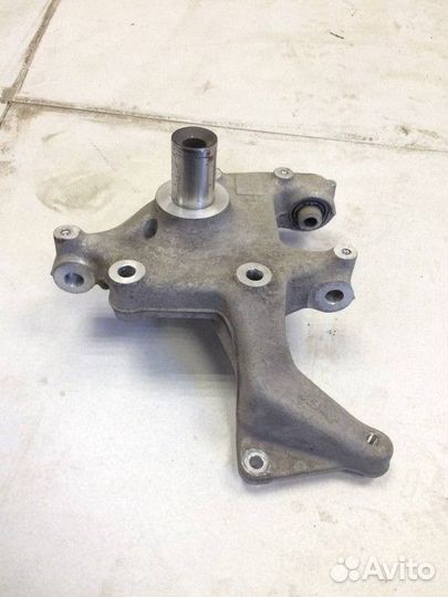 Кулак поворотный задний левый