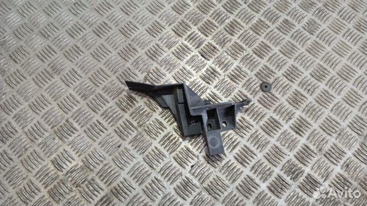 Кронштейн обтекателя кабины левый Man Tgl